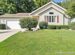 1557 Amberly Dr SE, Grand Rapids, MI 49508