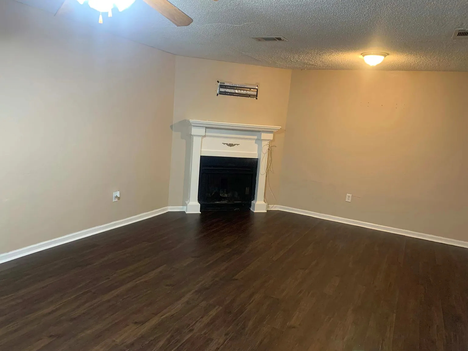 15874 S Sanderland Ave — Photo 2