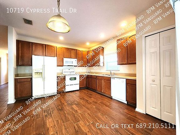 4th image of 10719 Cypress Trail Dr