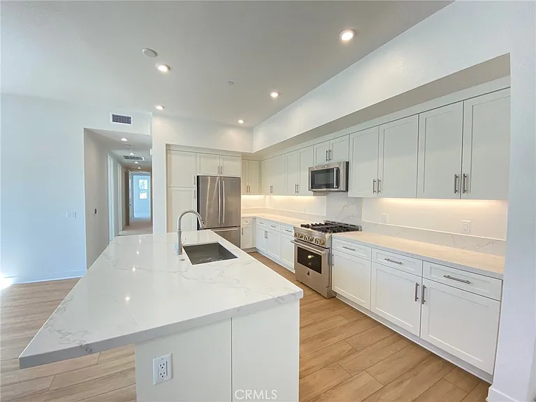 1110 Urbana St — Photo 10