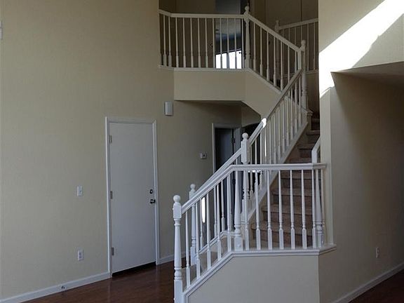 3rd image of 4712 Woodhollow Ave