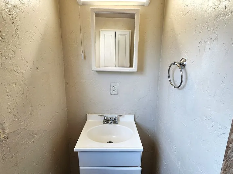 1037 Brownlee Ave — Photo 19