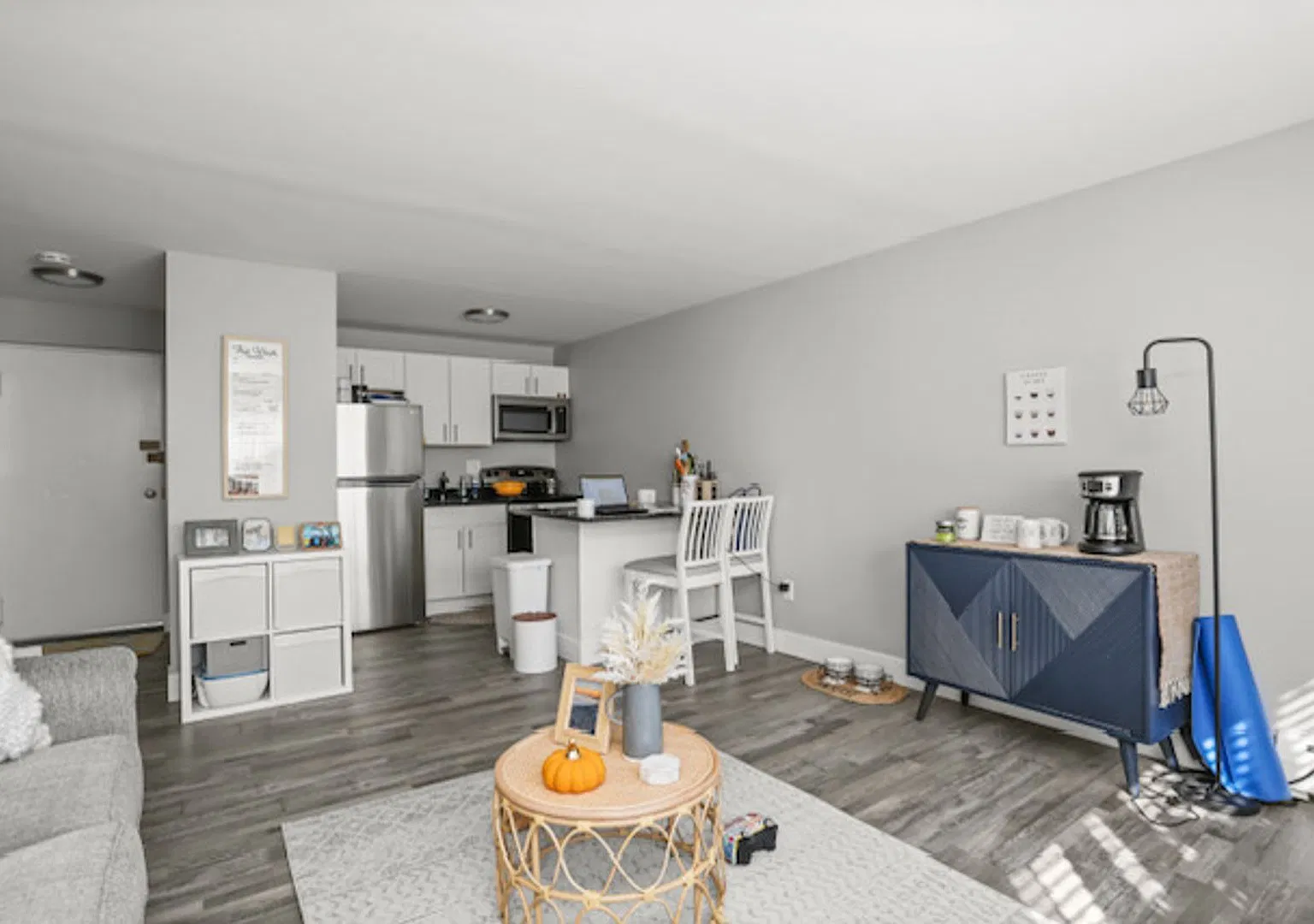 Renovated and Spacious 1BR apartment in Avon Apartments! — Photo 4