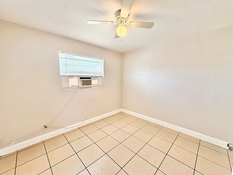 P (2347 Bayside St) — Photo 7
