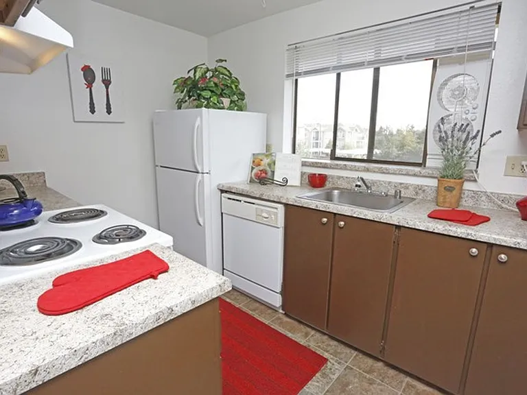 Crystal Springs Apartments — Photo 96
