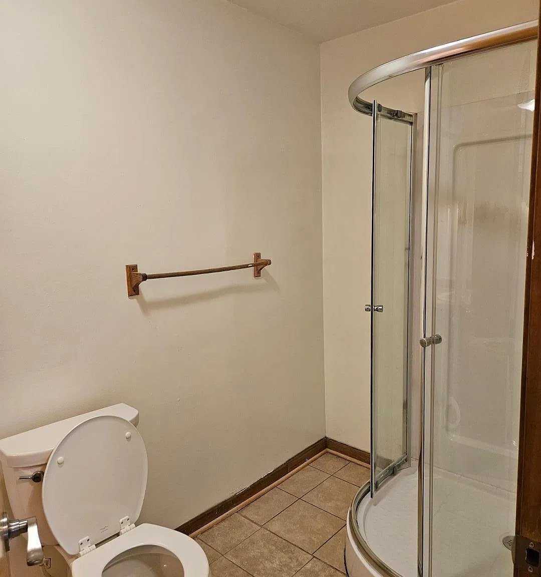 2 bed, 1.0 bath, 700 sqft, $725 — Photo 2