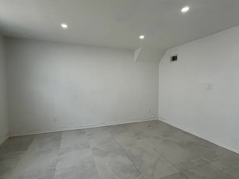 12 Elwood Ave — Photo 3