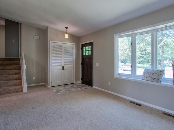 2nd image of 1740 Hillcrest Dr