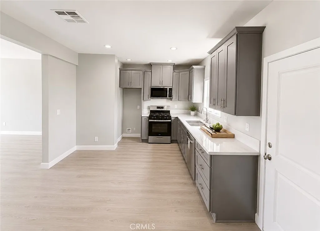 4 bed, 1600 sqft, $4,500 — Photo 2
