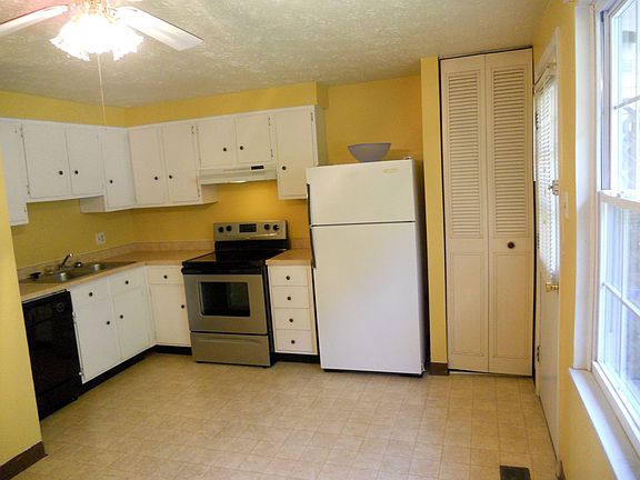3rd image of 313 Laporte Ct