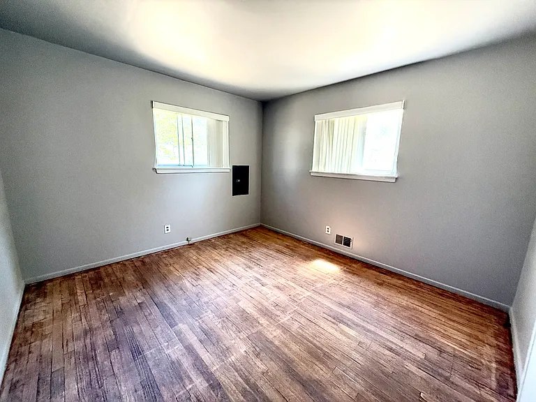 304 Lillian Ln — Photo 12