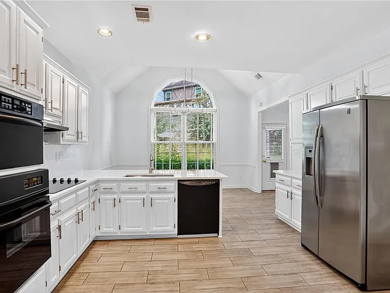 10825 Pinewalk Forest Cir — Photo 3