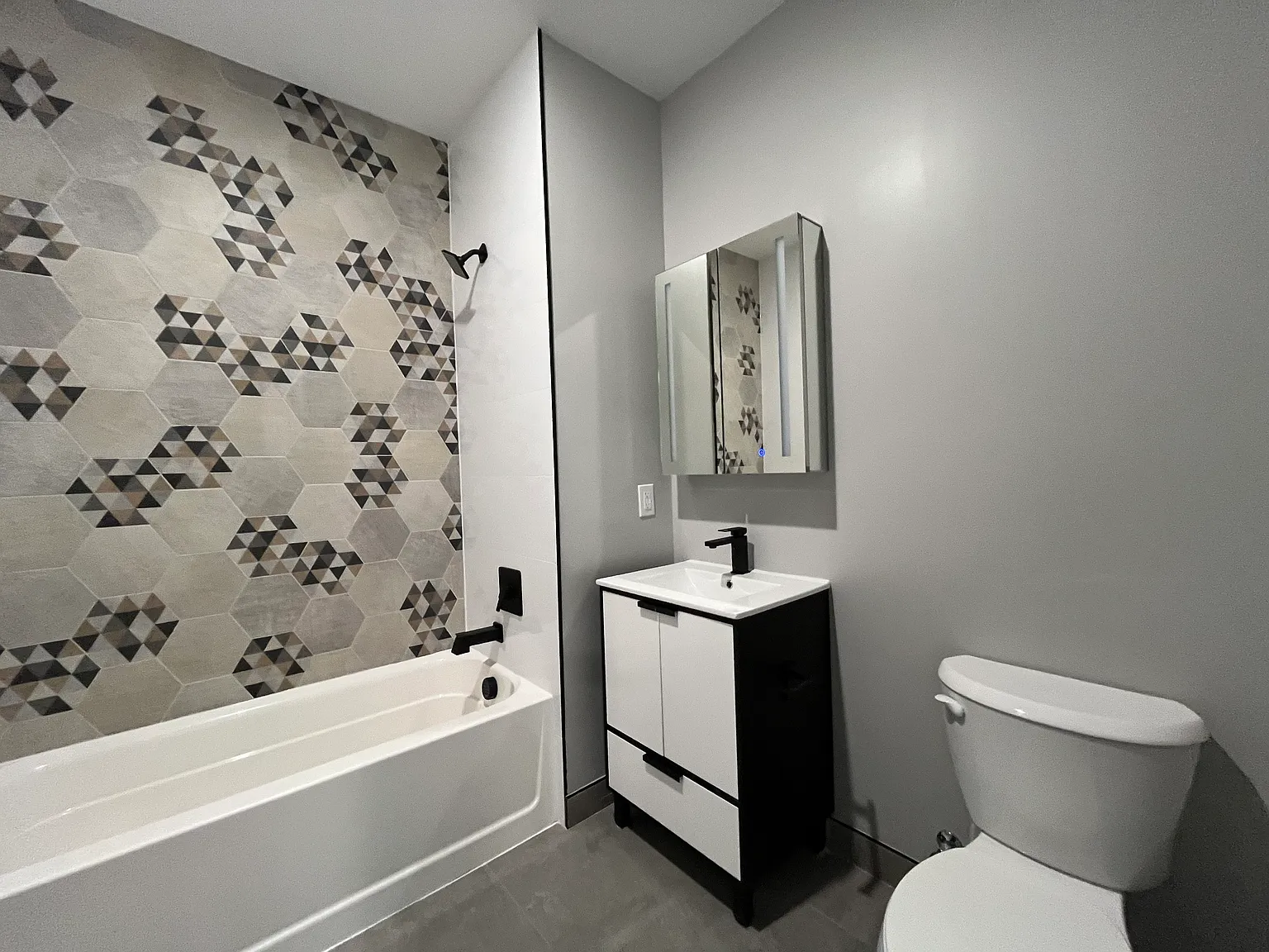 1 bed, 701 sqft, $2,300 — Photo 4