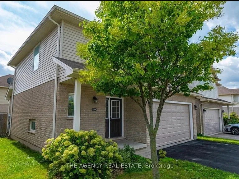 960 Bitterbush Cres #30 — Photo 2