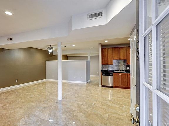 4th image of 209 W 19th U12 #U12