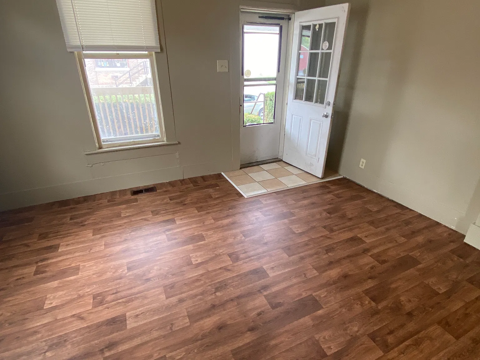 2 bed, 1070 sqft, $895 — Photo 2