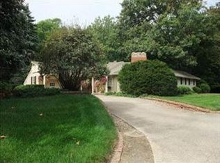 2016 Natona Rd, Euclid, OH 44117