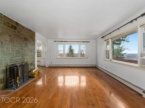 4th image of 145 Highview Ter