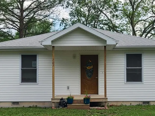 705 W Pine St, Cherokee, KS 66724