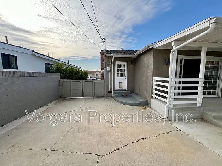 6531 W 85th St — Photo 35