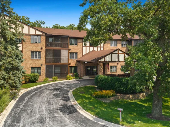 7800 W Foresthill Ln APT 204, Palos Heights, IL 60463