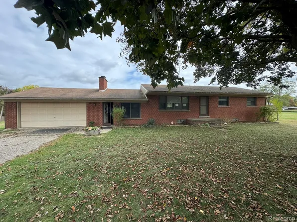 10801 N Rushton Rd, South Lyon, MI 48178