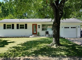 1390 Del Rey Dr, Florissant, MO 63031
