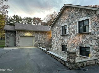 141 Ash Ln, Milford, PA 18337