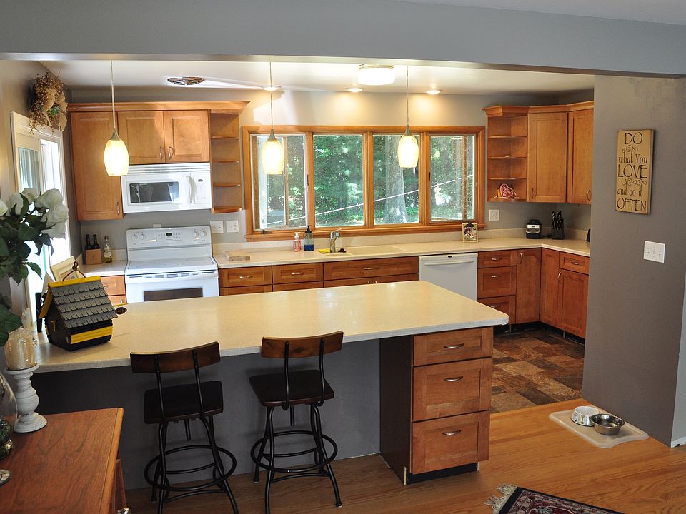 dinning room to kitchen