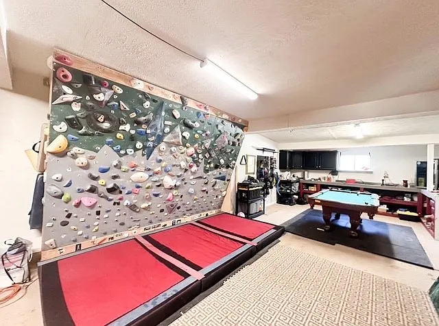 4 bed, 2240 sqft, $1,050 — Photo 2