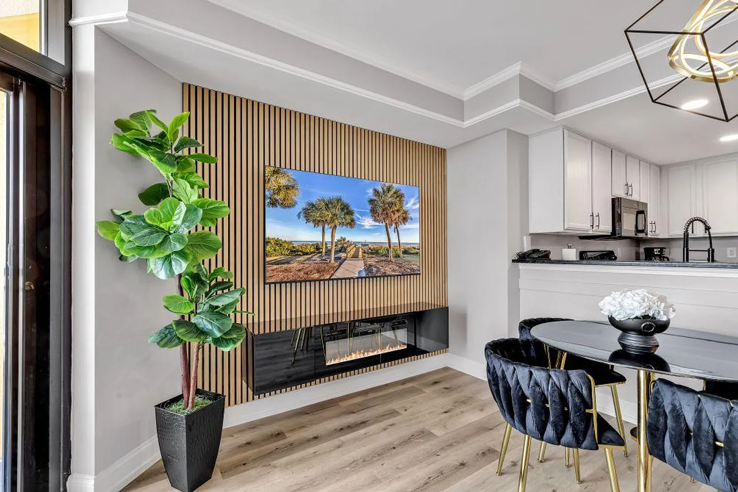 1 bed, 1.0 bath, 667 sqft, $3,570 — Photo 2