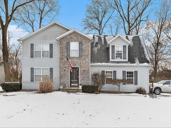 25027 Fairoaks Dr, South Bend, IN 46614