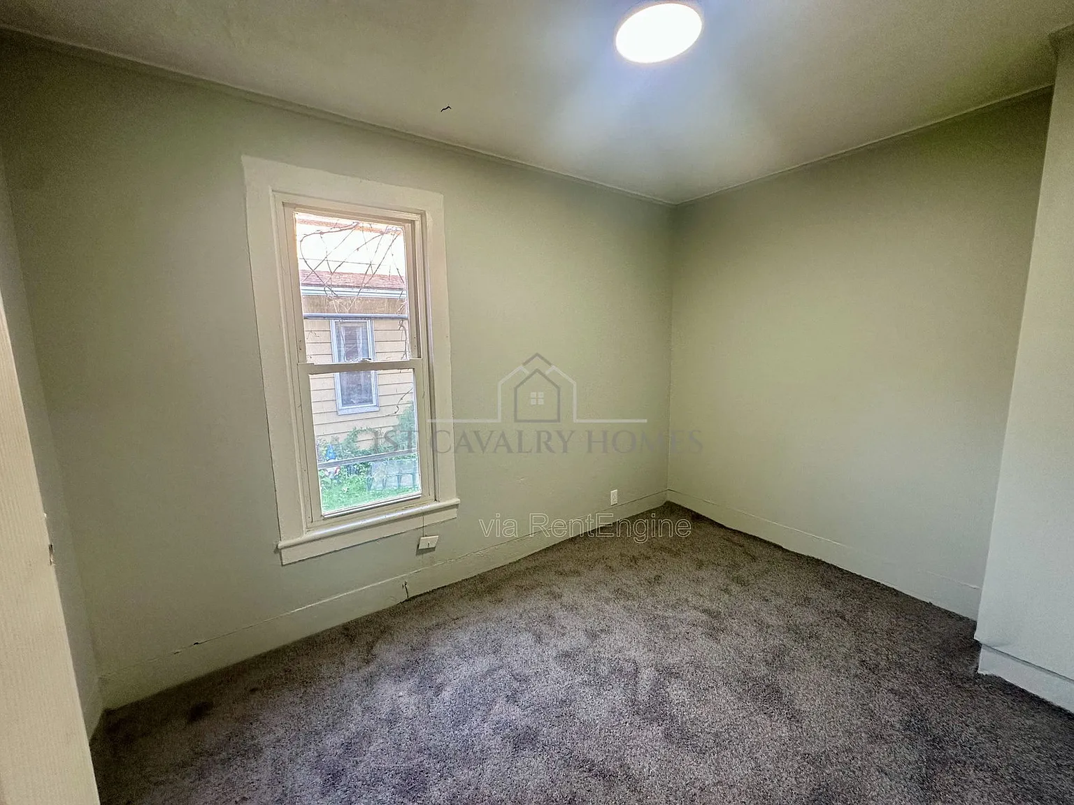3 bed, 1.0 bath, 1047 sqft, $1,075 — Photo 4