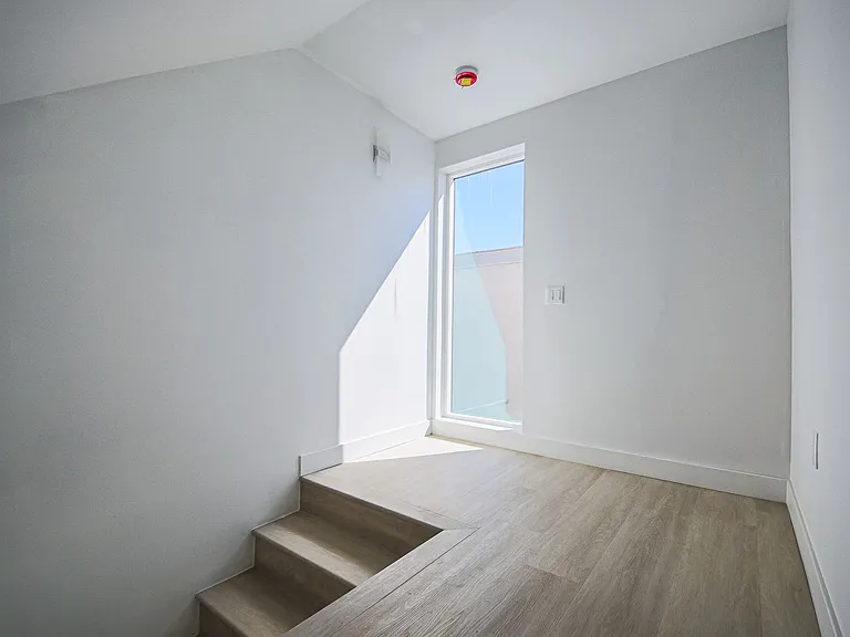 Luxury 2026 Townhomes with Massive Bedrooms + Decks with Views — Photo 79