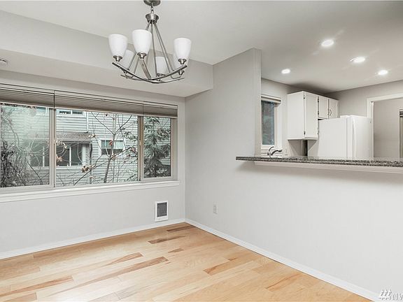 3rd image of 14500 NE Redmond Way