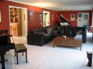 4 Hawk Dr, Princeton Junction, NJ 08550