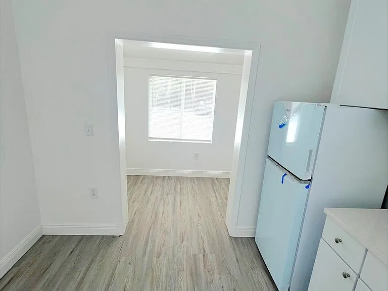 1615 Stickney Point Rd #4 — Photo 5