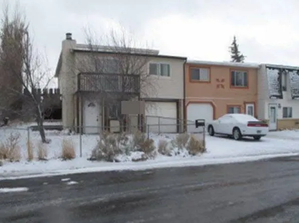328 E Miller St, Rawlins, WY 82301