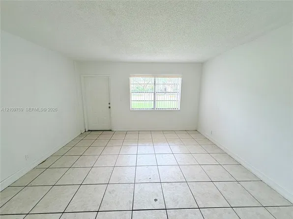 4160 NW 21st St #124-D, Lauderhill, FL 33313
