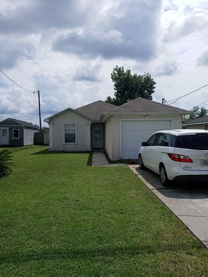 3 bed, 1220 sqft, $1,800 — Photo 1