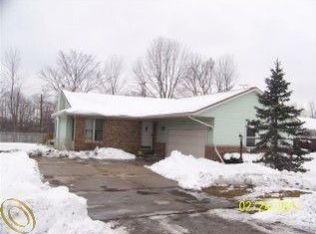 697 Range Rd, Marysville, MI 48040