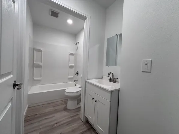 1417 Oregon St #B, Bakersfield, CA 93305