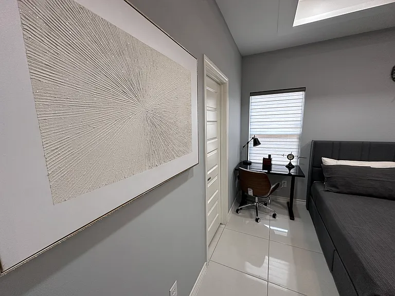 2417 Indian Creek Ave #3 — Photo 22