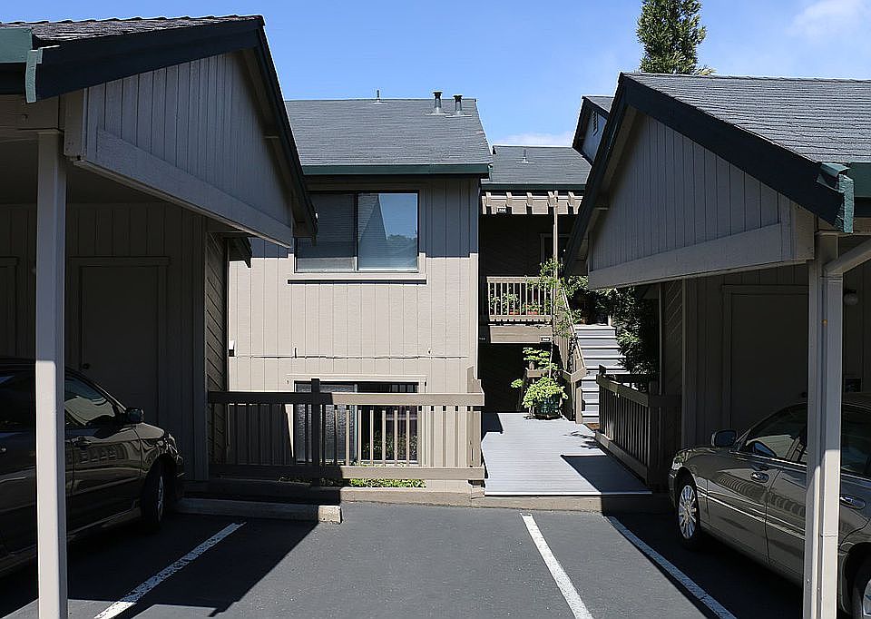 1st image of 744 Dorothy Way