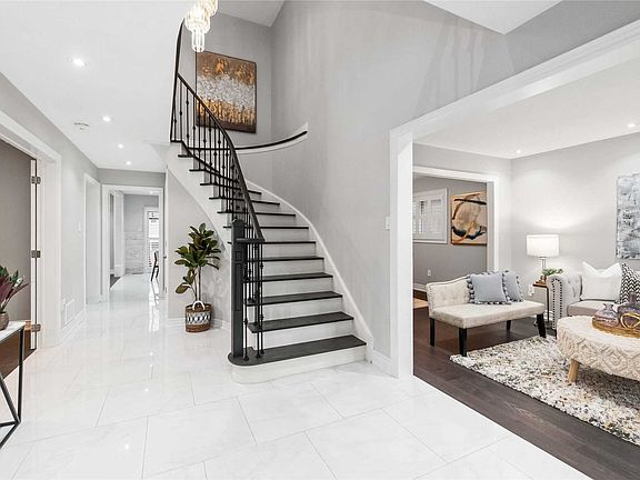2nd image of 31 Topbank Dr