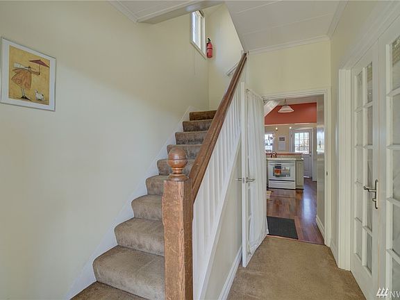 4th image of 3329 Oakes Ave SE
