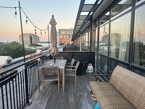 Private balcony- full space