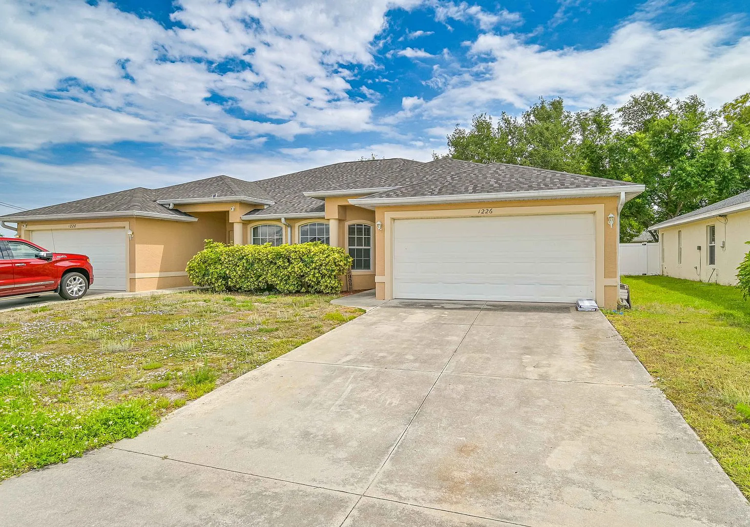 ** Rarely Available ~ 3/2 Duplex W/ 2 Car Garage ~ Updated ** — Photo 1
