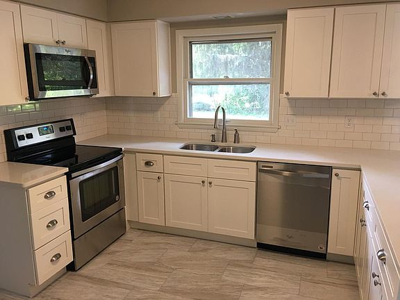 2nd image of 209 Woodside Ln
