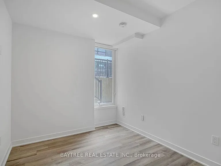 30 Ed Clark Gdns #Townhouse 4 — Photo 13